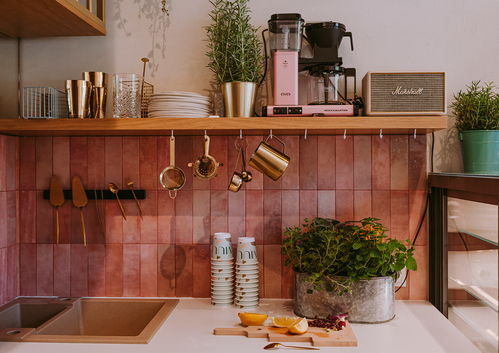 平面设计在精品糕点店品牌形象中的战略应用——以Muus为例